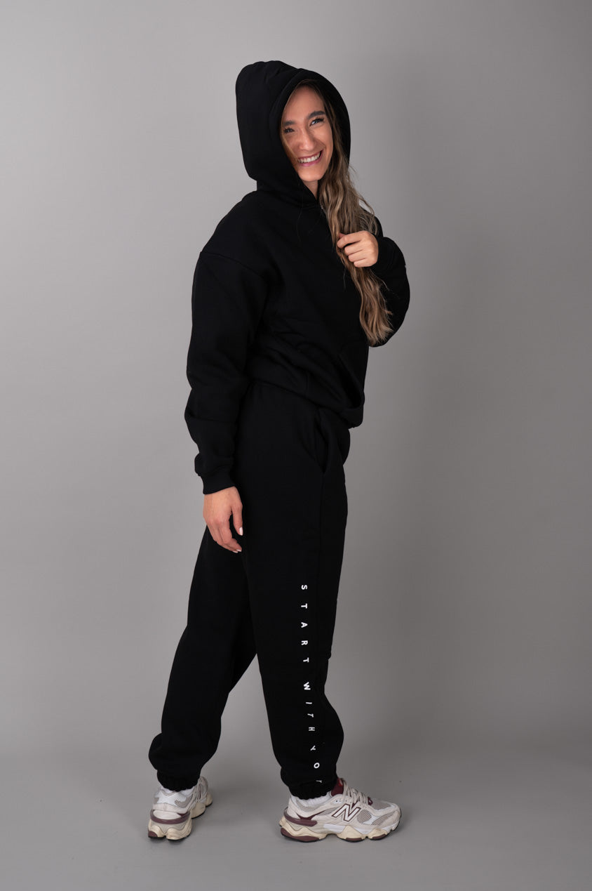 EASE Hoodie Črn