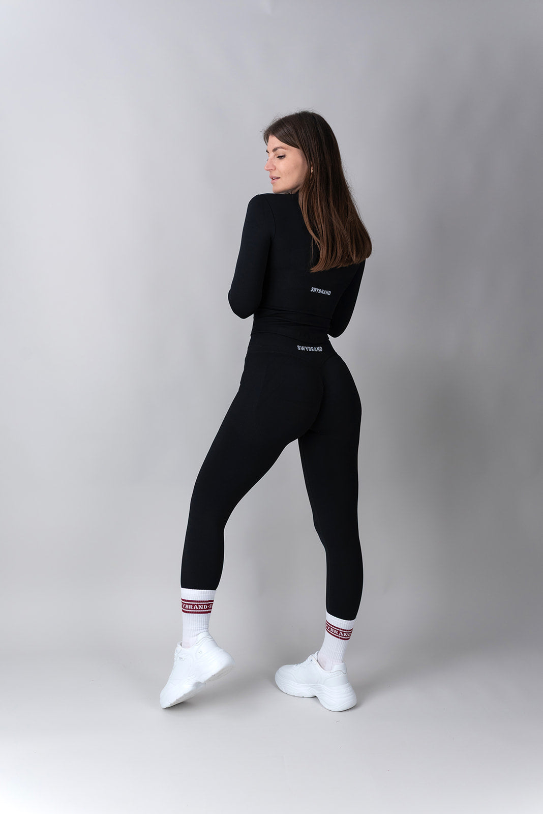 Swy Brand Statement komplet v črni barvi, pogled od zadaj