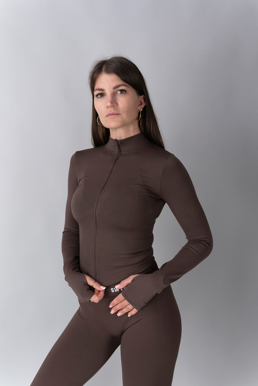 Swy Brand Statement Long Slevee v rjavi barvi, pogled od spredaj